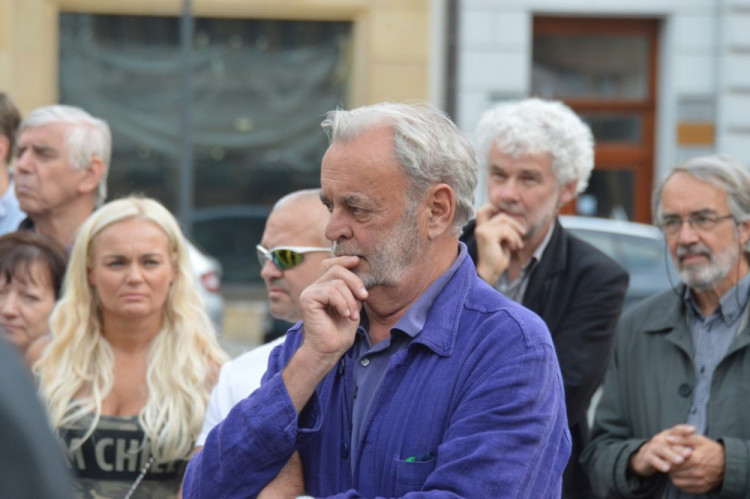 FOTOGALERIE: Pítko na Horním náměstí je už v provozu. Osvěžte se v centru Olomouce