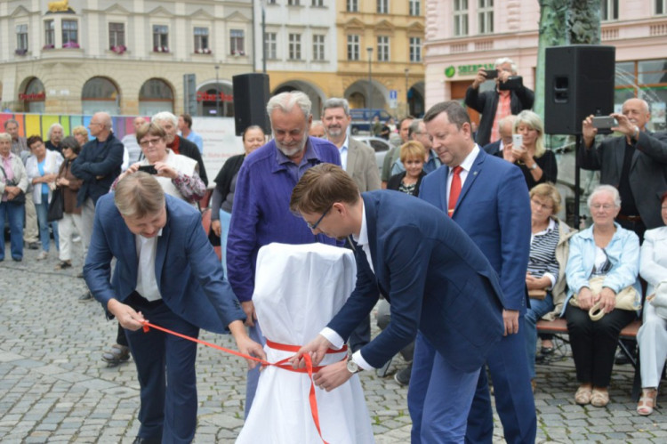 FOTOGALERIE: Pítko na Horním náměstí je už v provozu. Osvěžte se v centru Olomouce