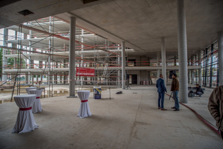 Dokončení hrubé stavby Piana