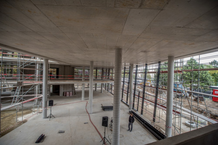 Dokončení hrubé stavby Piana