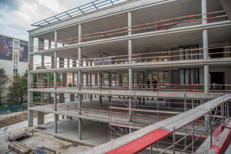 Dokončení hrubé stavby Piana