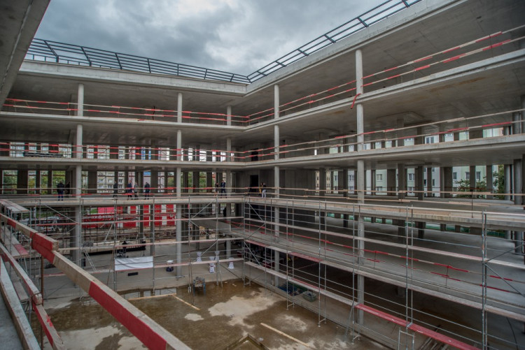 Dokončení hrubé stavby Piana