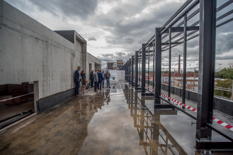 Dokončení hrubé stavby Piana