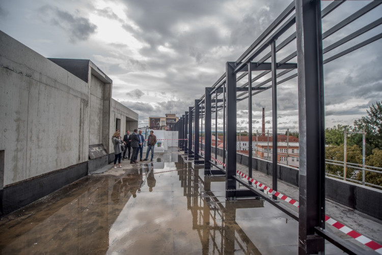 Dokončení hrubé stavby Piana