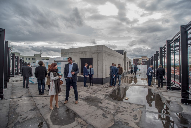 Dokončení hrubé stavby Piana