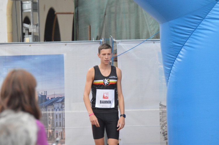 FOTOGALERIE: Dvanáctý ročník Hanácké laťky na Horním náměstí tentokrát Bába nevyhrál