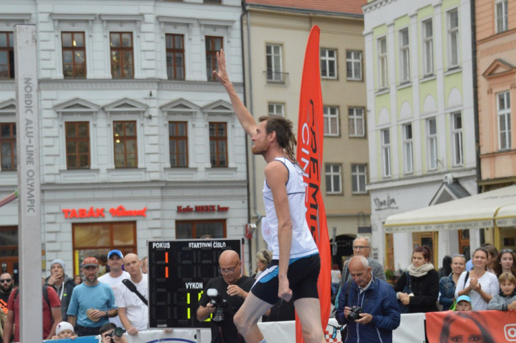 FOTOGALERIE: Dvanáctý ročník Hanácké laťky na Horním náměstí tentokrát Bába nevyhrál