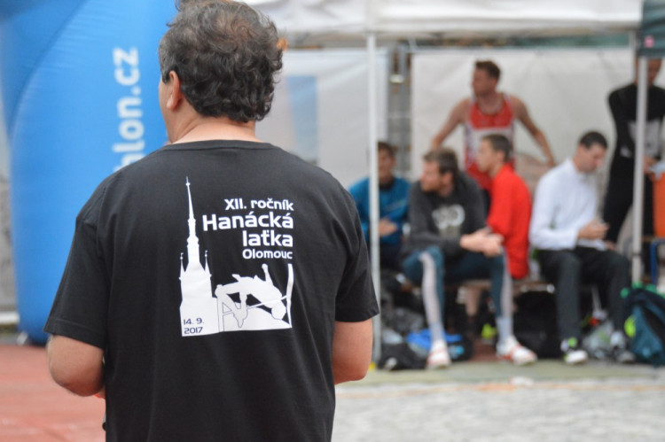 FOTOGALERIE: Dvanáctý ročník Hanácké laťky na Horním náměstí tentokrát Bába nevyhrál