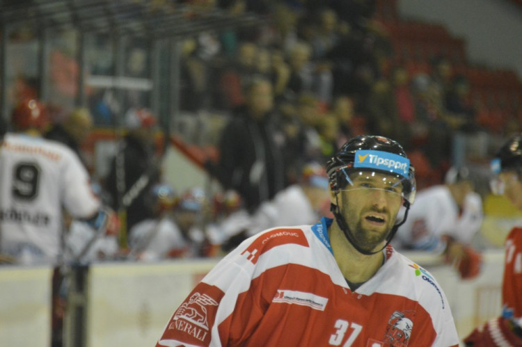 FOTOGALERIE: Mora padla s Hradcem. Hosté rozhodli ve třetí třetině