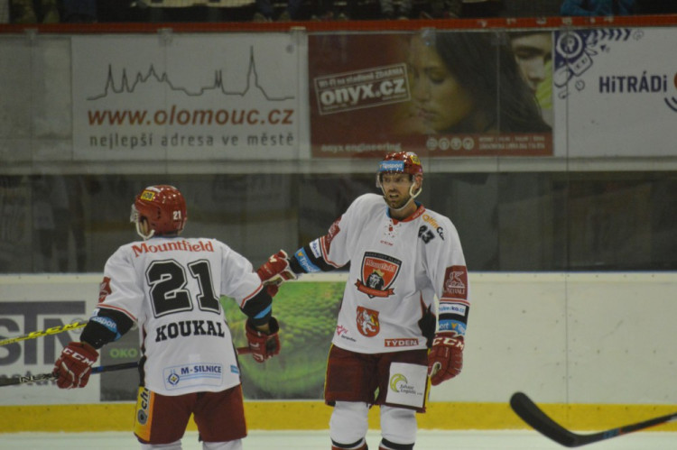 FOTOGALERIE: Mora padla s Hradcem. Hosté rozhodli ve třetí třetině