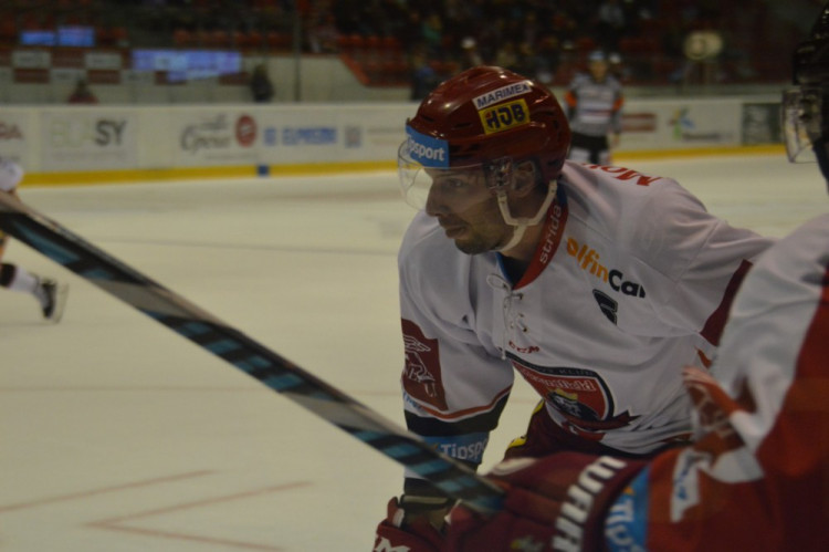 FOTOGALERIE: Mora padla s Hradcem. Hosté rozhodli ve třetí třetině