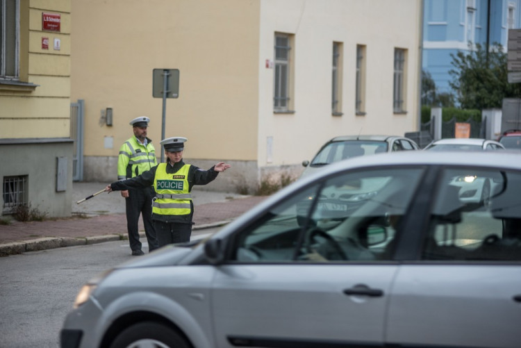 Křižovatka ulic B. Němcové a L. B. Schneidera při uzavírce Lidické třídy