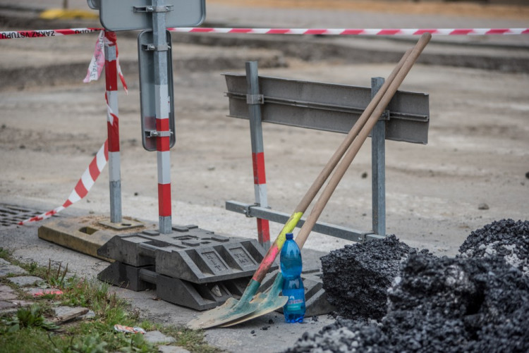 Křižovatka ulic B. Němcové a L. B. Schneidera při uzavírce Lidické třídy