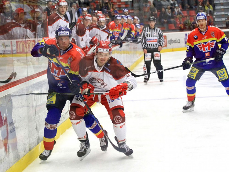 Václav Nedorost v souboji u hrazení s Aronem Chmielewským