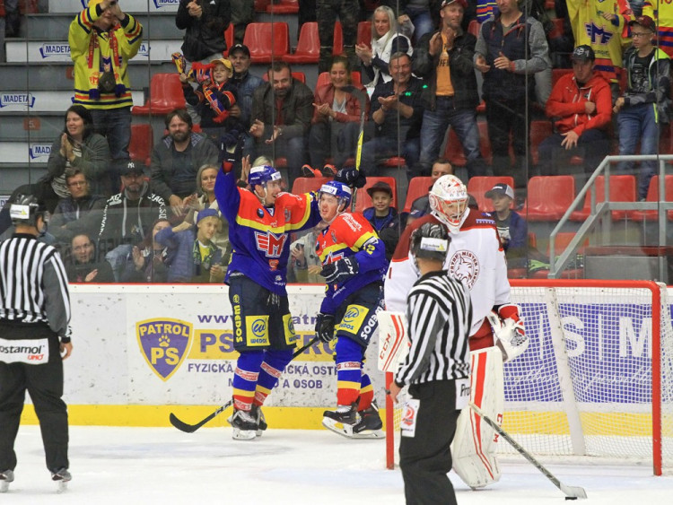 Strůjci vítězství Motoru - zleva Vlastimil Dostálek a střelec Pavel Pýcha