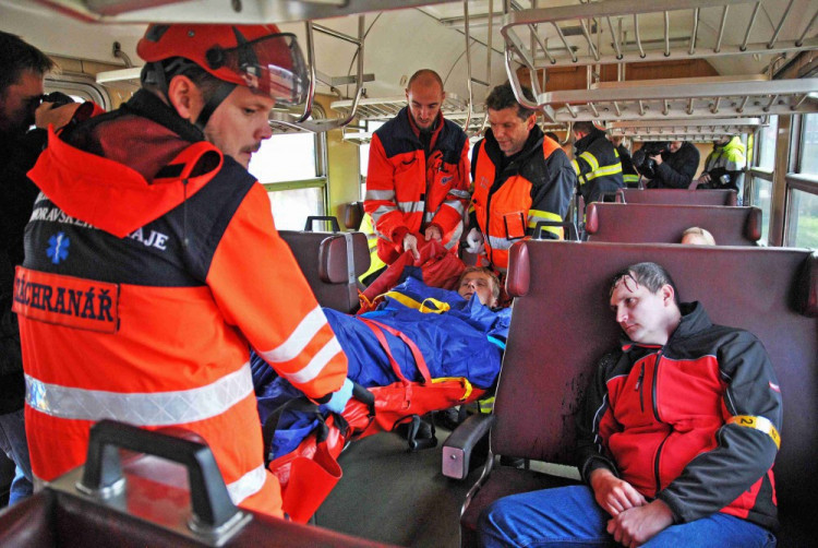 Práce porodní asistentky není cizí ani havlíčkobrodským hasičům