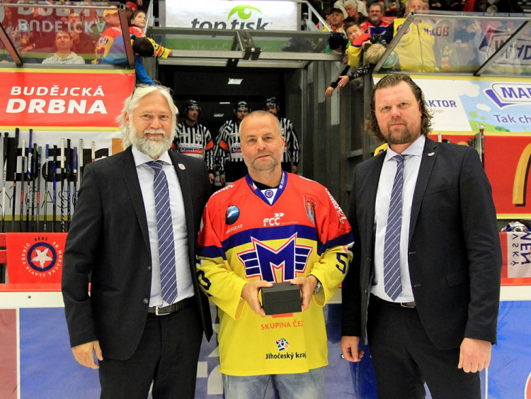 Padesáté narozeniny oslavil tento týden bývalý českobudějovický hráč Tomáš Hyka. S mužstvem v roce 1992 slavil postup do nejvyšší soutěže