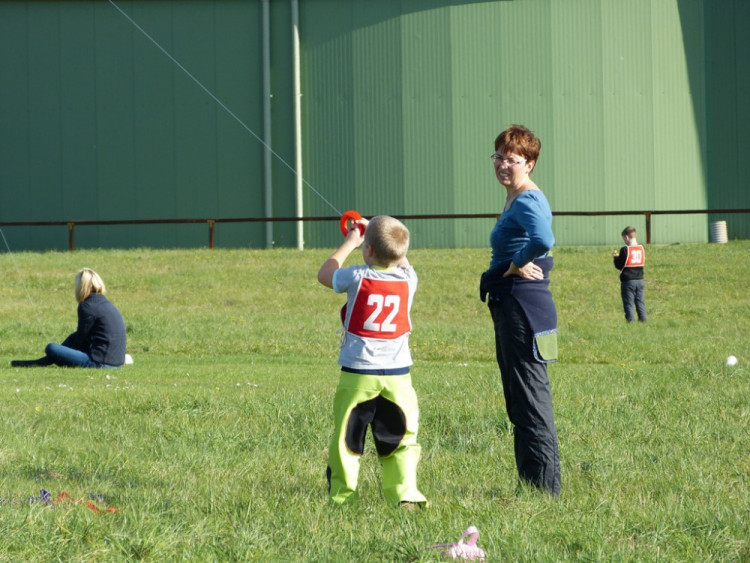 Drakiáda na letišti v Henčově