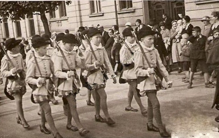 Momentka z roku 1933