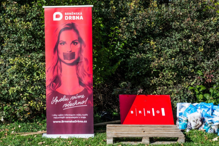 Za Lužánkami se sešly stovky milovníků pejsků, aby pomohly útulkům. Autor: Tomáš Hrivňák