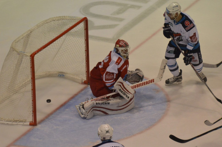 FOTOGALERIE: Olomoučtí hokejisté rozstříleli Piráty z Chomutova 5:2