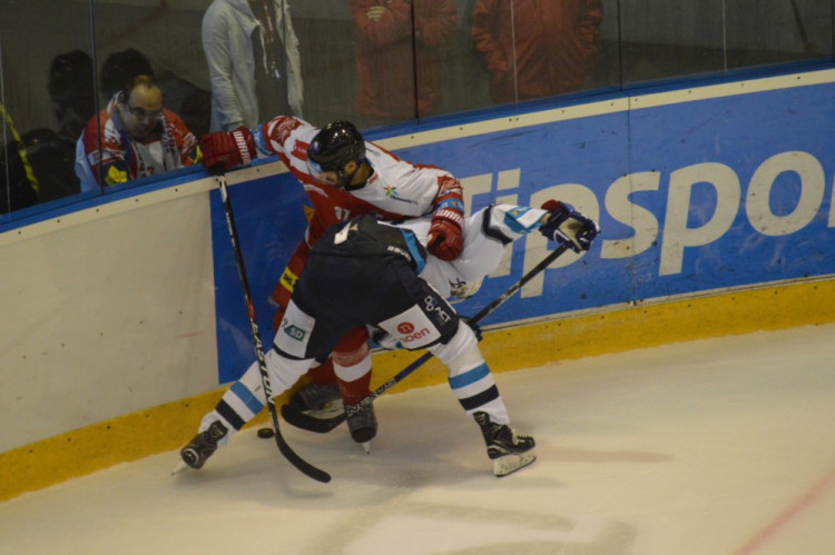 FOTOGALERIE: Olomoučtí hokejisté rozstříleli Piráty z Chomutova 5:2