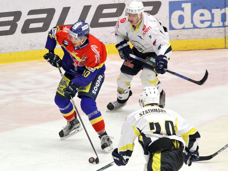 U puku před klecí trhačů Radek Prokeš