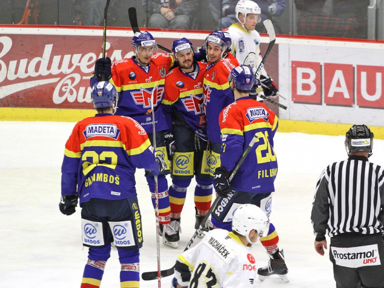 Martin Heřman dal nedlouho před koncem první třetiny čtvrtou branku domácích