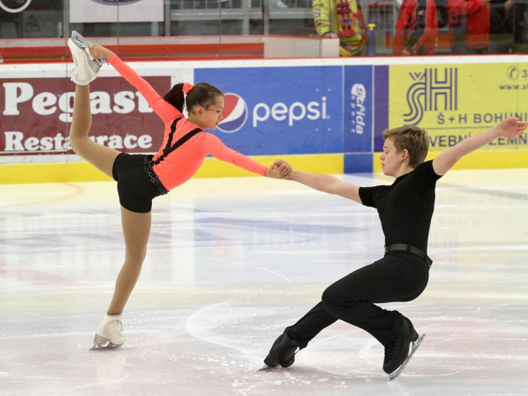 Krasobruslařské duo Lucie Novotná a Lukáš Vochozka
