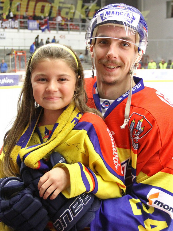 Vlastimil Dostálek s fanynkou