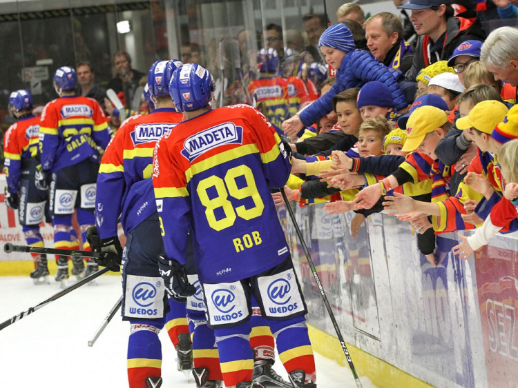 Třígólový Luboš Rob zdraví malé fanoušky