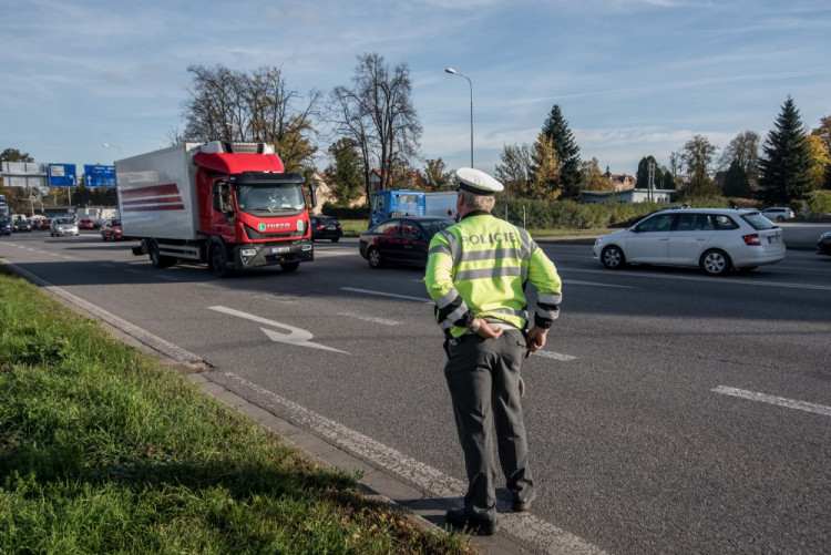 Policisté se zaměřili na nákladní auta