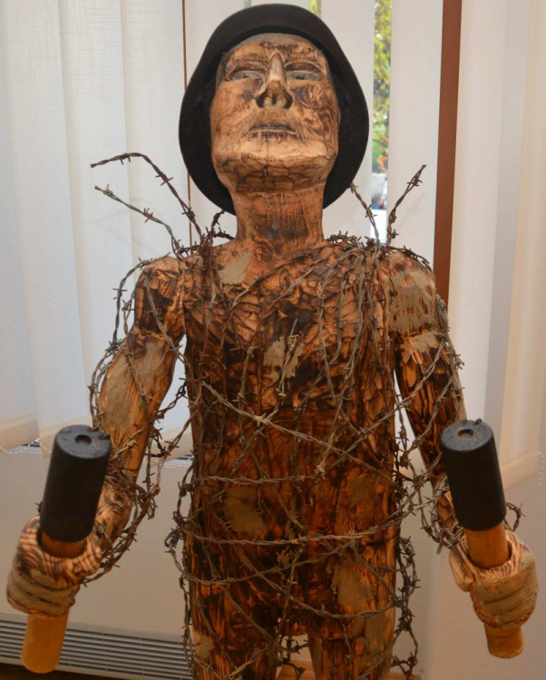 Výstava ukazuje hrůzy války.