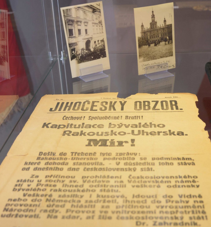 Na výstavě jsou k vidění i velice zajímavé dokumenty.