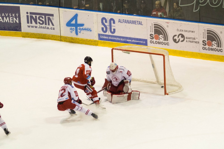 FOTOGALERIE: Braňo Konrád si připsal šestou nulu. Mora smetla Třinec 4:0