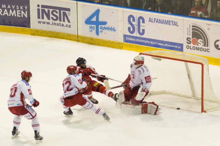 FOTOGALERIE: Braňo Konrád si připsal šestou nulu. Mora smetla Třinec 4:0