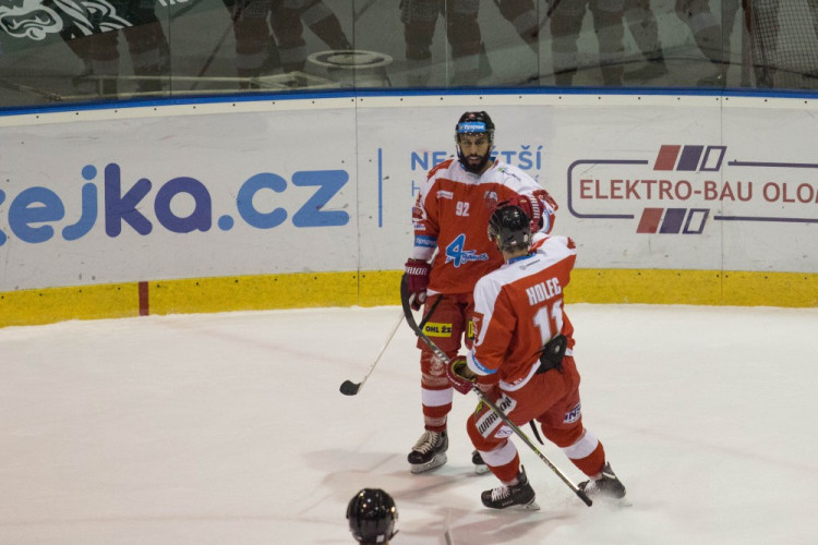 FOTOGALERIE: Braňo Konrád si připsal šestou nulu. Mora smetla Třinec 4:0
