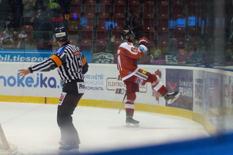 FOTOGALERIE: Braňo Konrád si připsal šestou nulu. Mora smetla Třinec 4:0