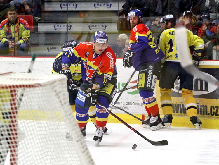 Miloslav Čermák hledá spoluhráče, kterému v útočném pásmu nahraje