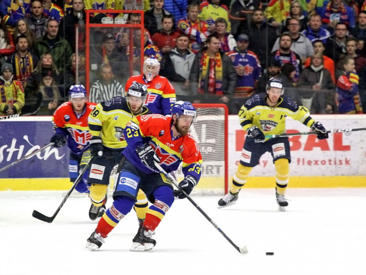 Do hry se po zranění vrátil zkušený útočník Lukáš Květoň