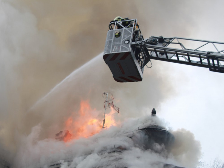 FOTO: Z koliby 4 Kameny zbylo jen ohořelé torzo. Škoda je 30 milionů, požár způsobily zase v komíně