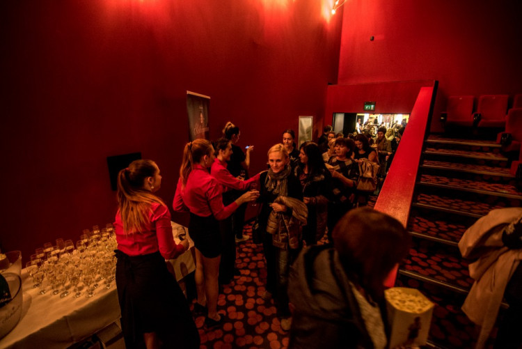 Listopadová Dámská jízda v CineStaru