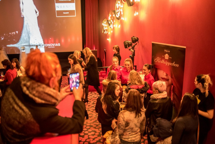 Listopadová Dámská jízda v CineStaru