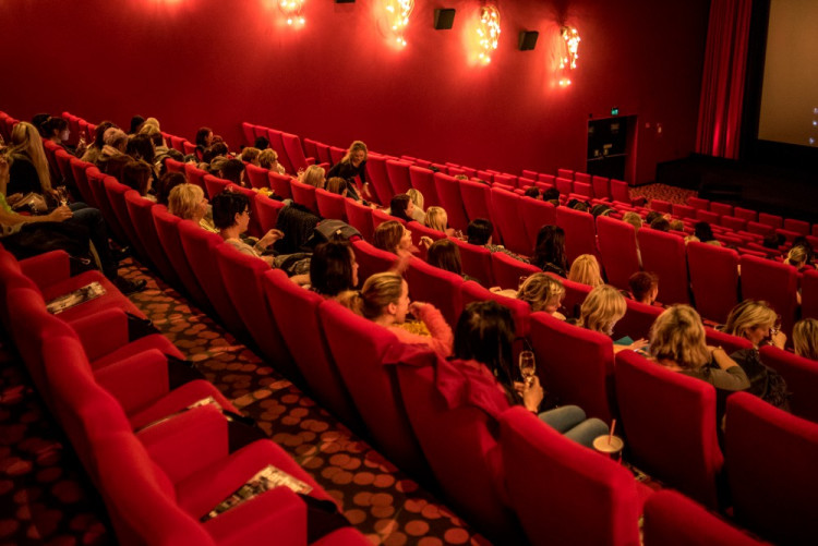 Listopadová Dámská jízda v CineStaru