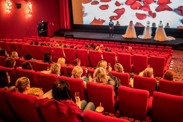 Listopadová Dámská jízda v CineStaru