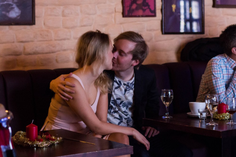 FOTOGALERIE: V Jazz Tibet Clubu se o víkendu točil videoklip k vánoční písni Zázraky přání