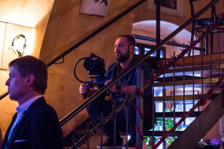 FOTOGALERIE: V Jazz Tibet Clubu se o víkendu točil videoklip k vánoční písni Zázraky přání