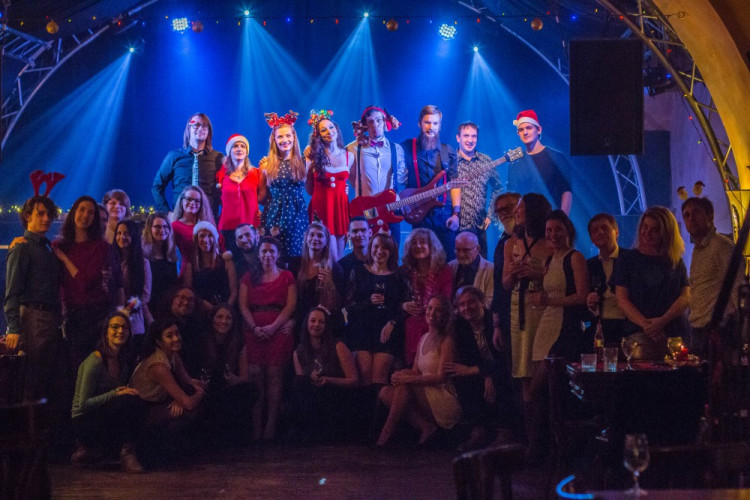 FOTOGALERIE: V Jazz Tibet Clubu se o víkendu točil videoklip k vánoční písni Zázraky přání