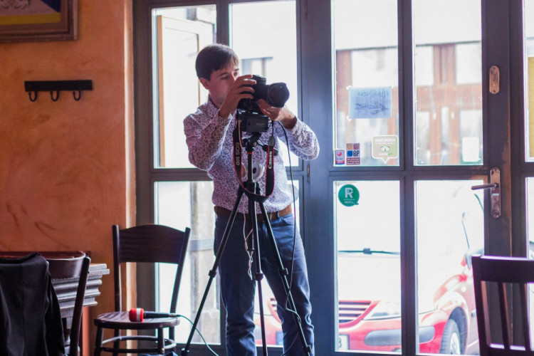 FOTOGALERIE: V Jazz Tibet Clubu se o víkendu točil videoklip k vánoční písni Zázraky přání