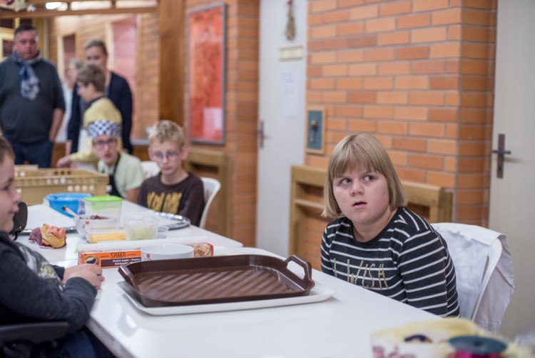 Děti z Arpidy napekly perníčky pro papeže